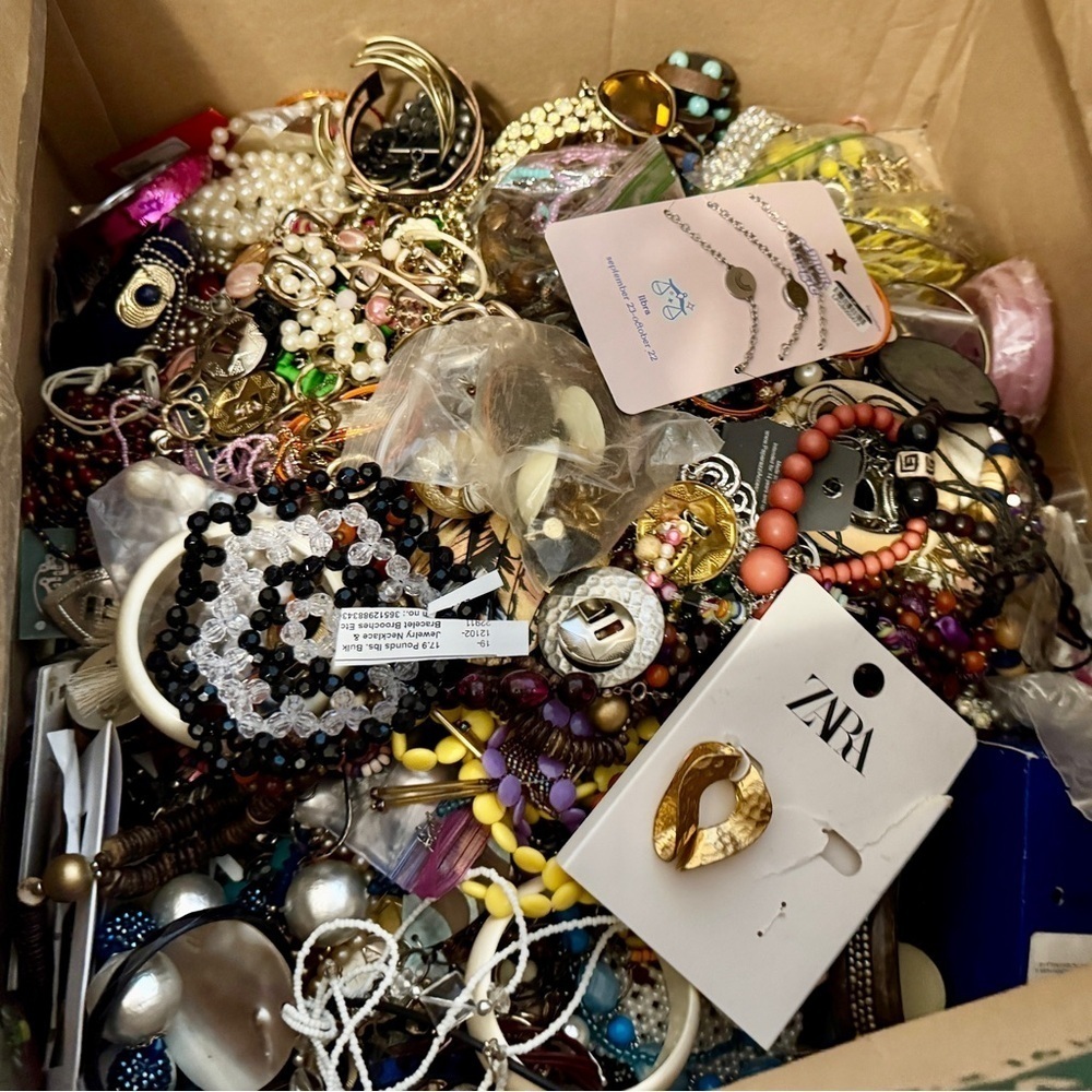 3 LB CRAFT JUNK WEARABLE vintage 2 modern jewelry lot.~ jewelry mystery fun art - Picture 2 of 7